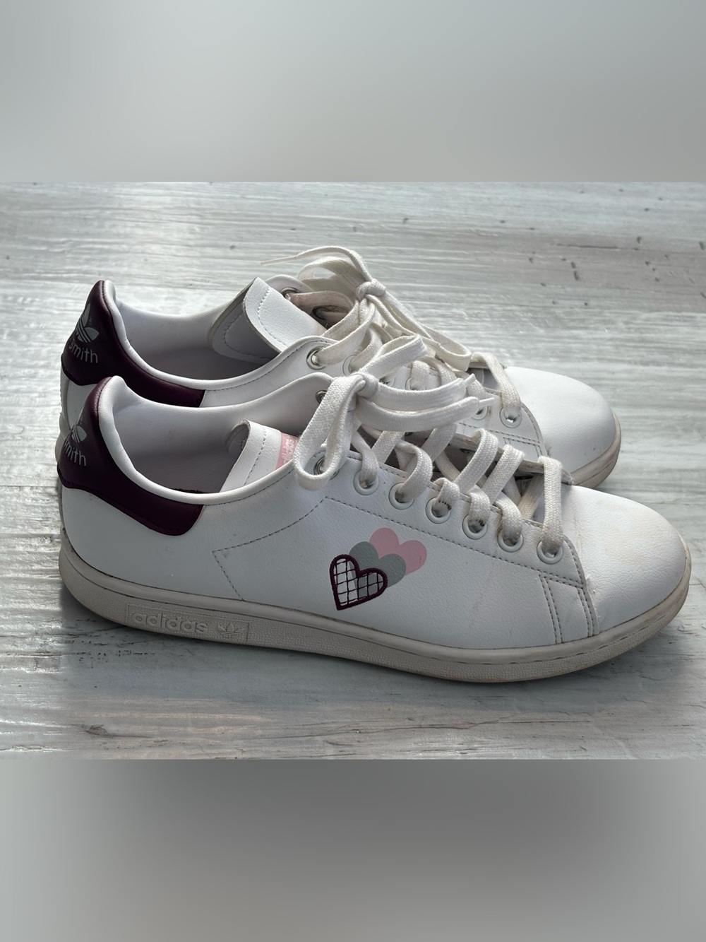 adidas Stan Smith Hearts Sneakers Victory Crimson Women’s Size 7